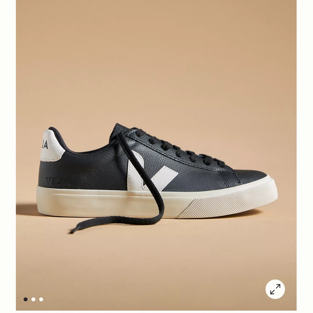 Veja Campo sneaker black with white like new